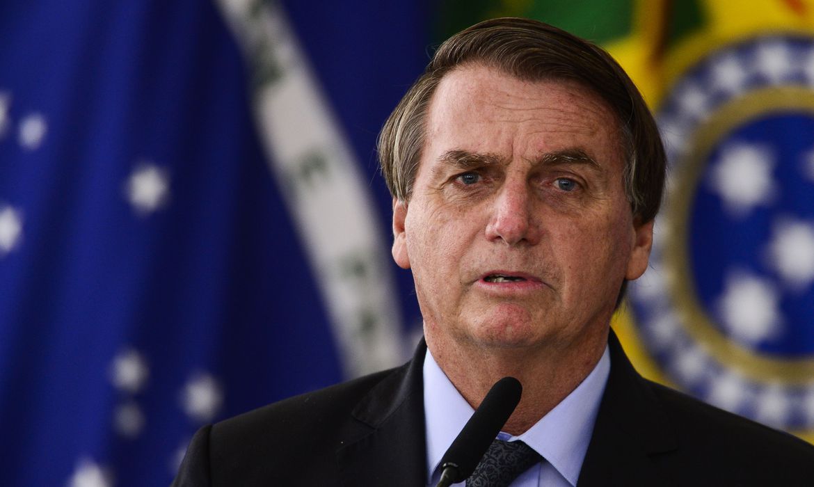 Bolsonaro comenta morte de Lázaro e ironiza: 'ele não morreu de Covid?'