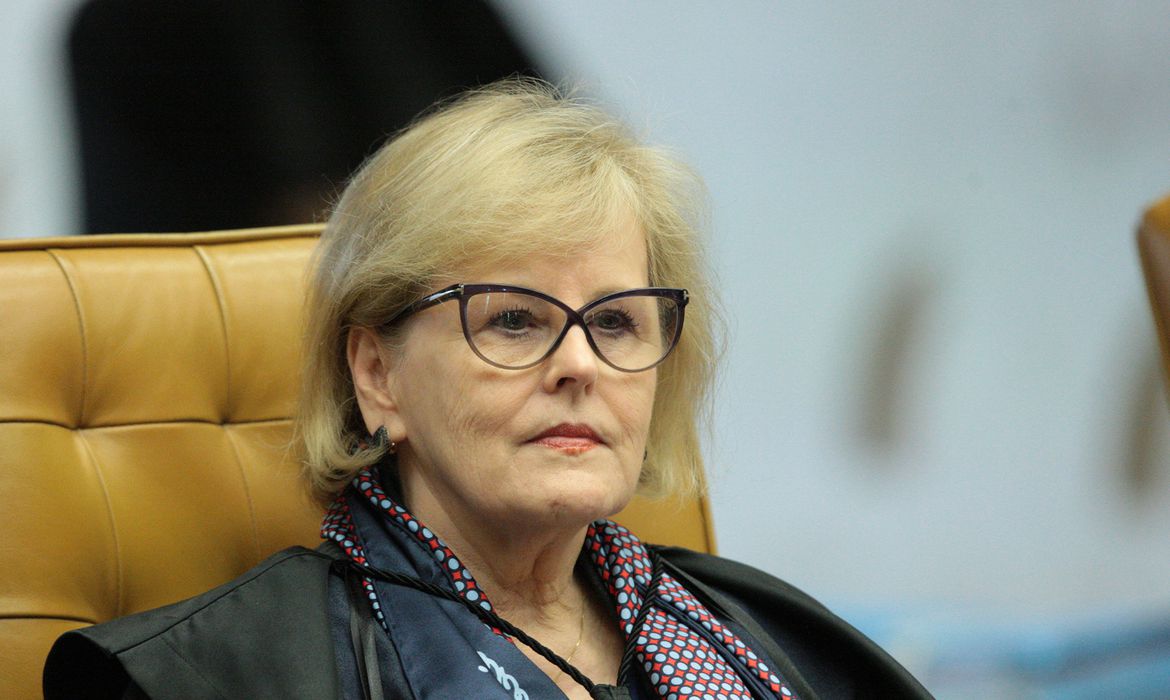 Rosa Weber envia à PGR pedido de investigação de Bolsonaro