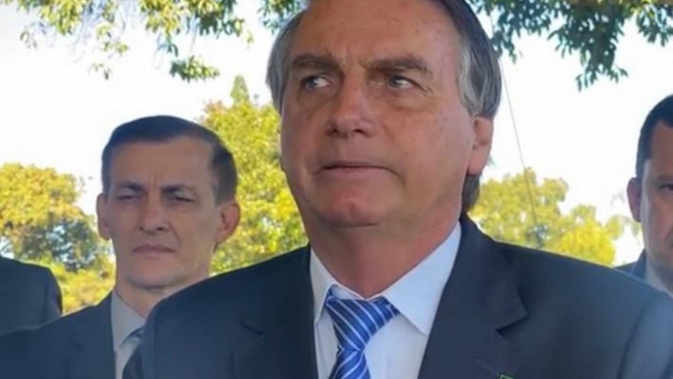 VÍDEO: “Entrego a faixa para qualquer um que ganhar de forma limpa. Na fraude, não", diz Bolsonaro