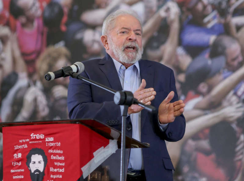 “Muita coisa terá que ser revisada quando a gente voltar”, diz Lula
