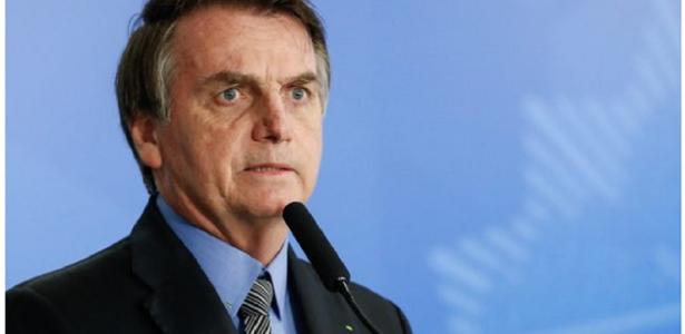 Bolsonaro tem crise de soluço durante live; o que pode causar o problema?