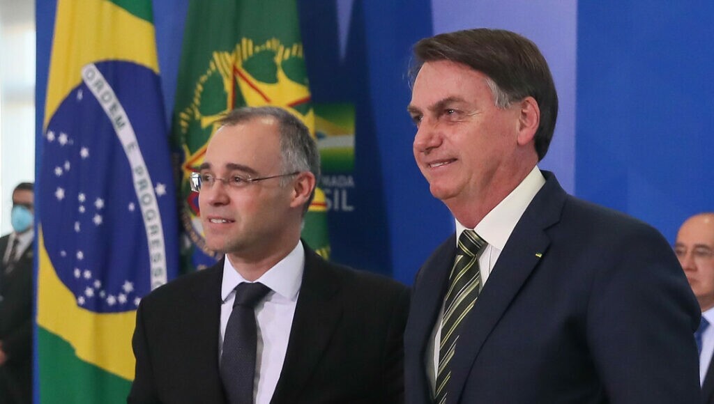 Bolsonaro anuncia que vai indicar André Mendonça para vaga no STF