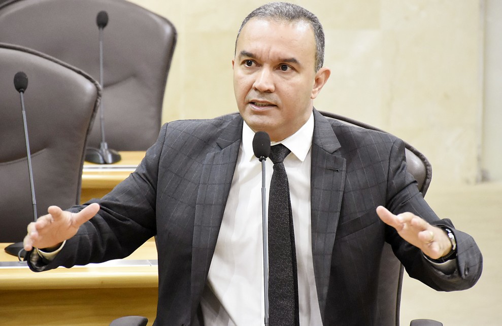 Deputado diz que Governo Fátima usou artifício para “esconder” o desejo de privatizar alguns serviços da CAERN