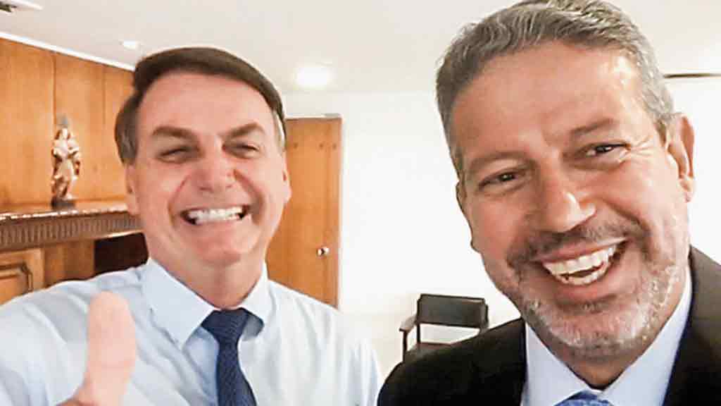 Bolsonaro liga para deputado e acena tirar licença da Presidência, diz colunista