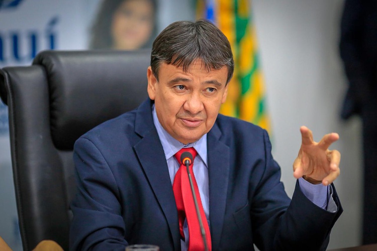 "No caso de Bolsonaro, ainda não há uma comprovação que permita", diz governador petista sobre o impeachment