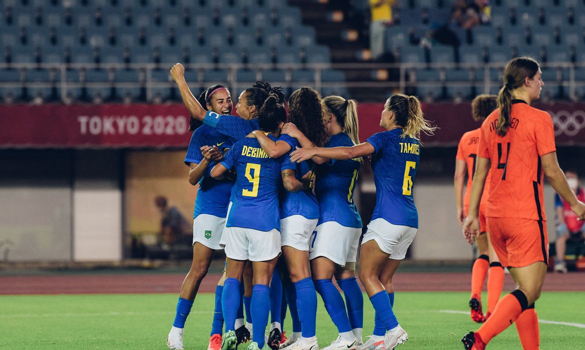Em jogaço de seis gols, Brasil e Holanda empatam no futebol feminino