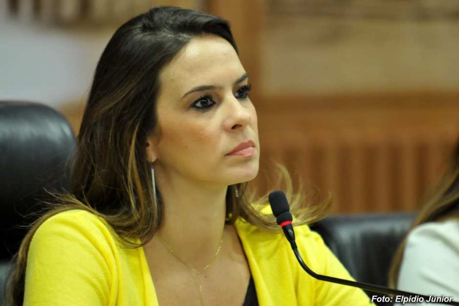 Secretária Júlia Arruda rebate Styvenson sobre fala polêmica: "Nenhuma mulher merece apanhar"