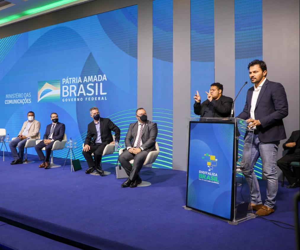 Fábio Faria libera R$ 10 milhões para conexão de internet em instituições de ensino no RN