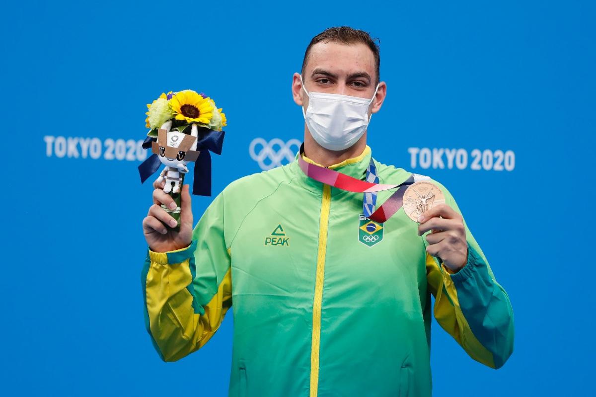 Fernando Scheffer supera dificuldades e conquista o bronze para o Brasil na natação