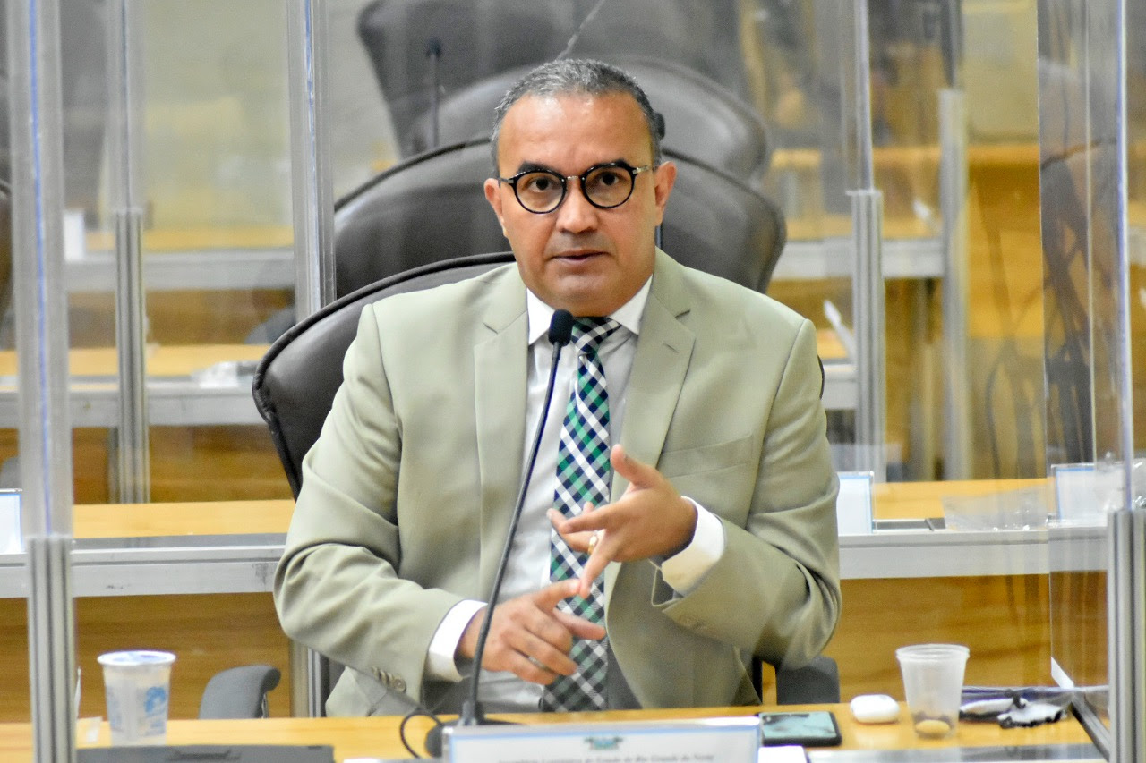 Deputado Kelps Lima solicita reforma da Casa do Estudante de Caicó