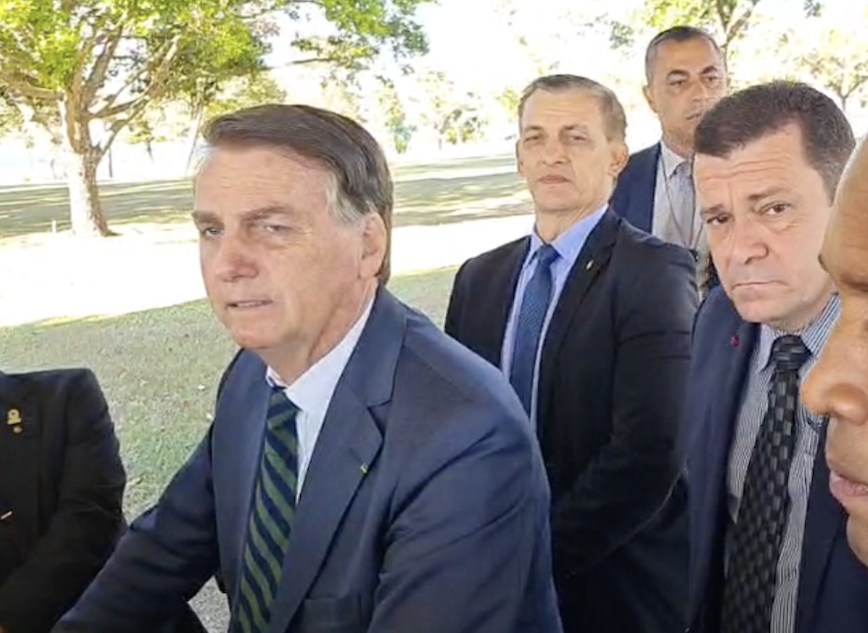 Lula é “bêbado picareta” e Barroso quer eleição suja, diz Bolsonaro