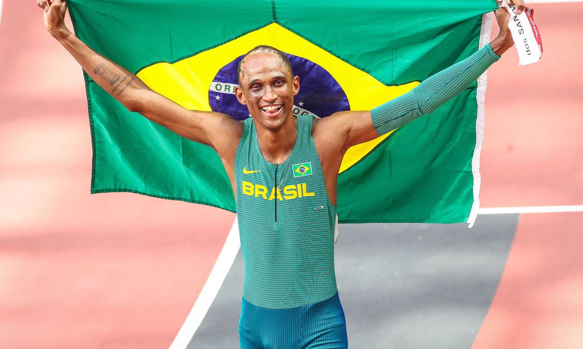 Brasil conquista medalha de bronze nos 400m com barreiras