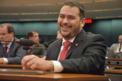 Projeto aprovado na CCJ da Câmara beneficia idosos na emissão de documentos