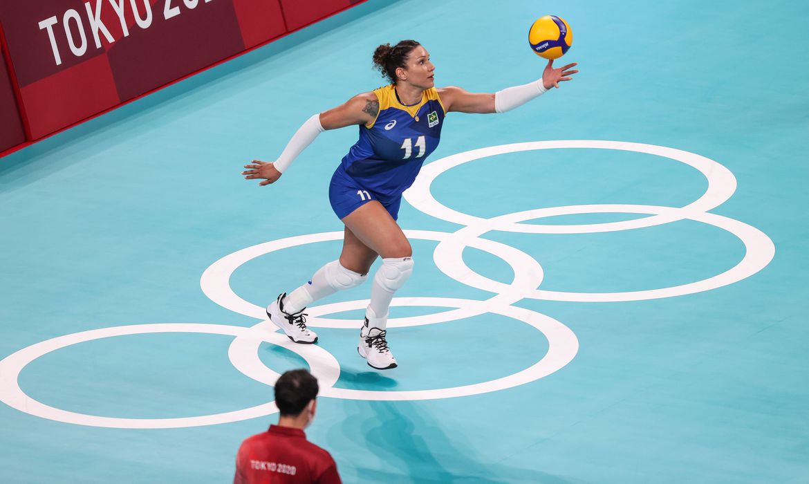 Jogadora brasileira de vôlei está fora dos Jogos por “potencial violação" por doping