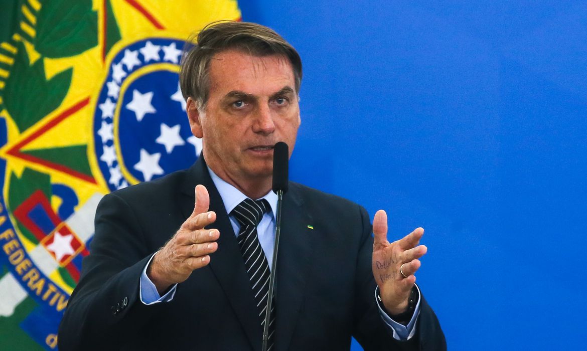 'Se Pátria for ultrajada, lutaremos sem temor', afirma Bolsonaro