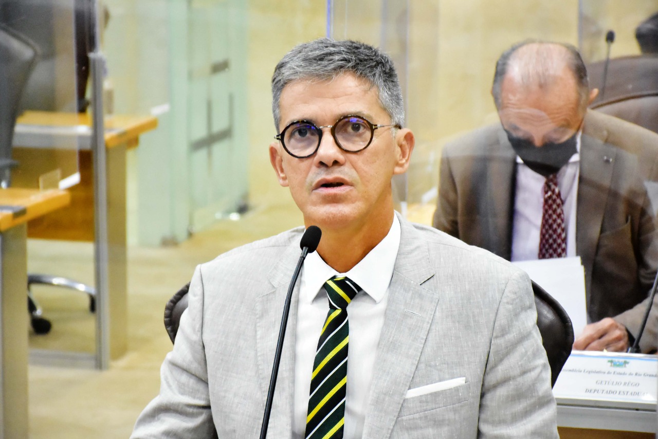 Deputado diz que escolas do RN estão sem merenda porque Governo não repassa insumos