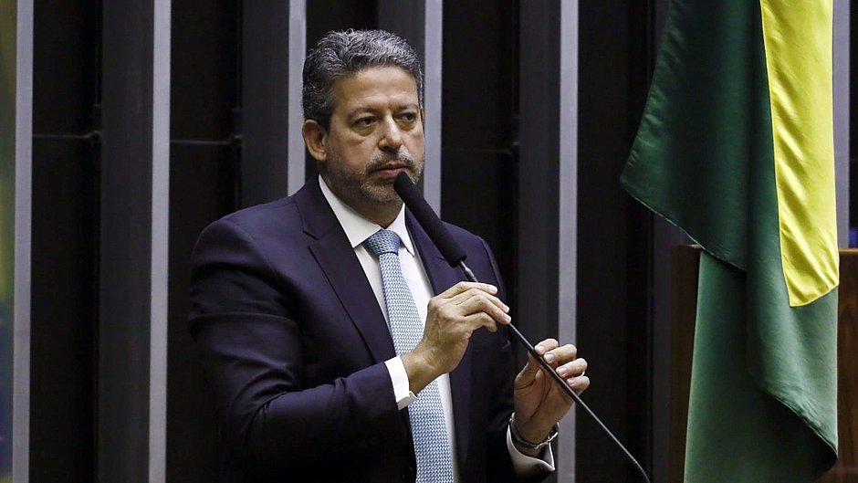 Lira anuncia que PEC do voto impresso será analisada no plenário da Câmara