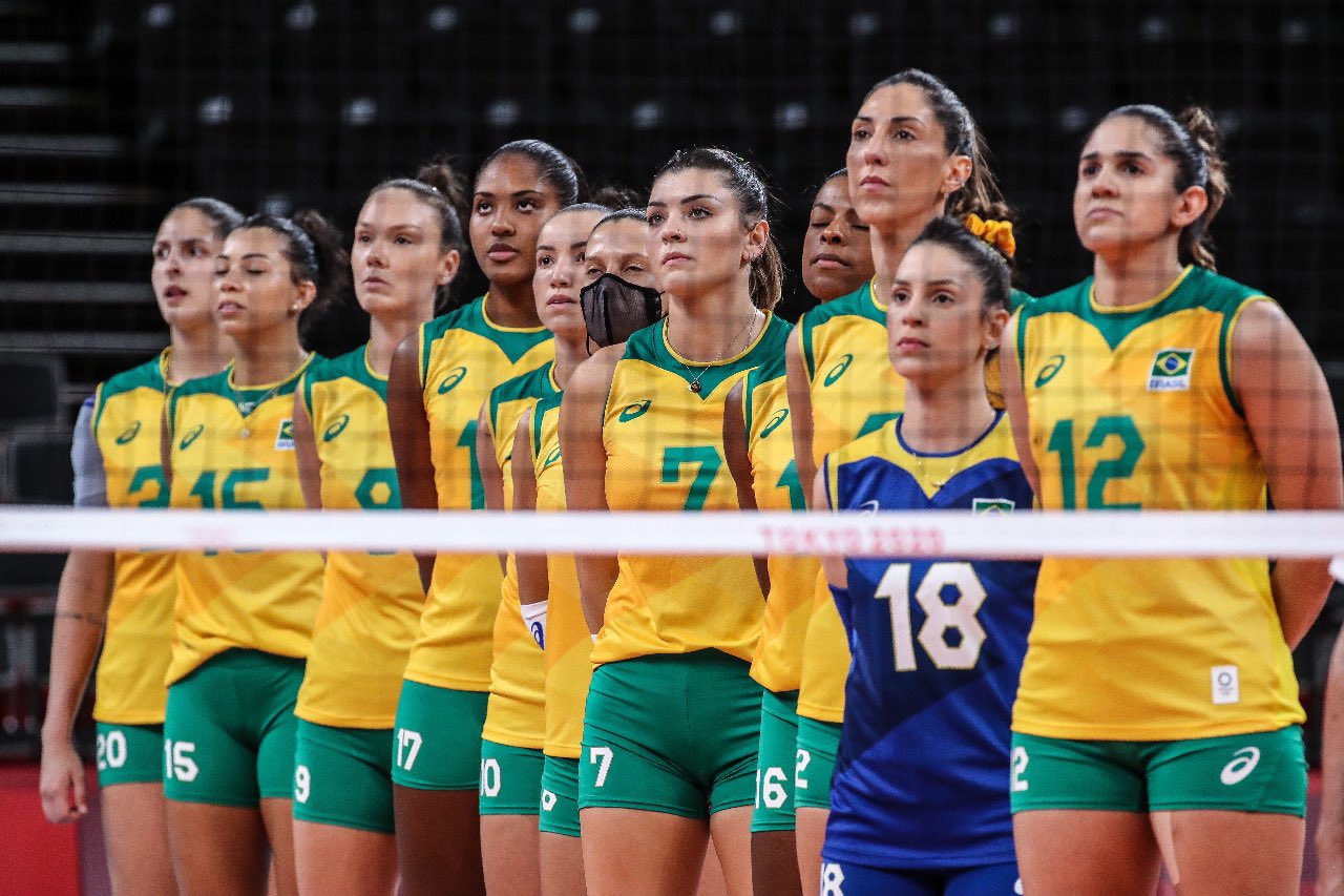 Brasil perde para EUA e fica com prata no vôlei em Tóquio 2020