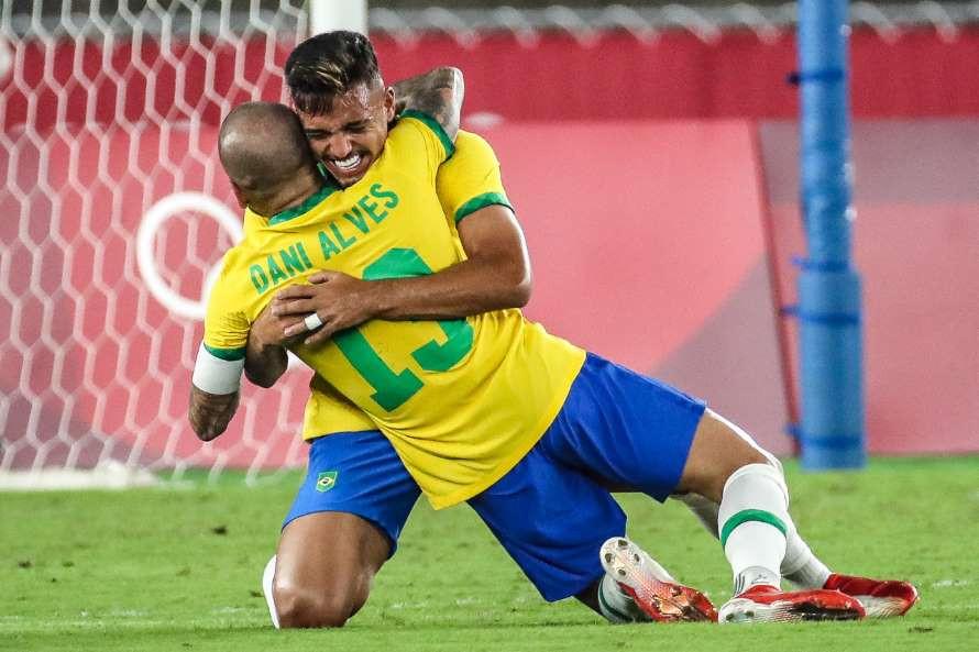 Galvão critica atitude da seleção de futebol no pódio olímpico: "Profundamente lamentável"