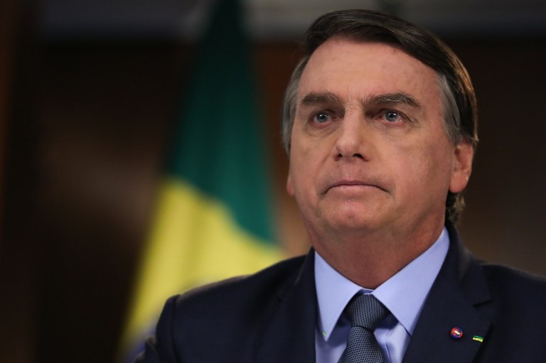 TSE apresenta notícia-crime contra Bolsonaro por vazar relatório sigiloso