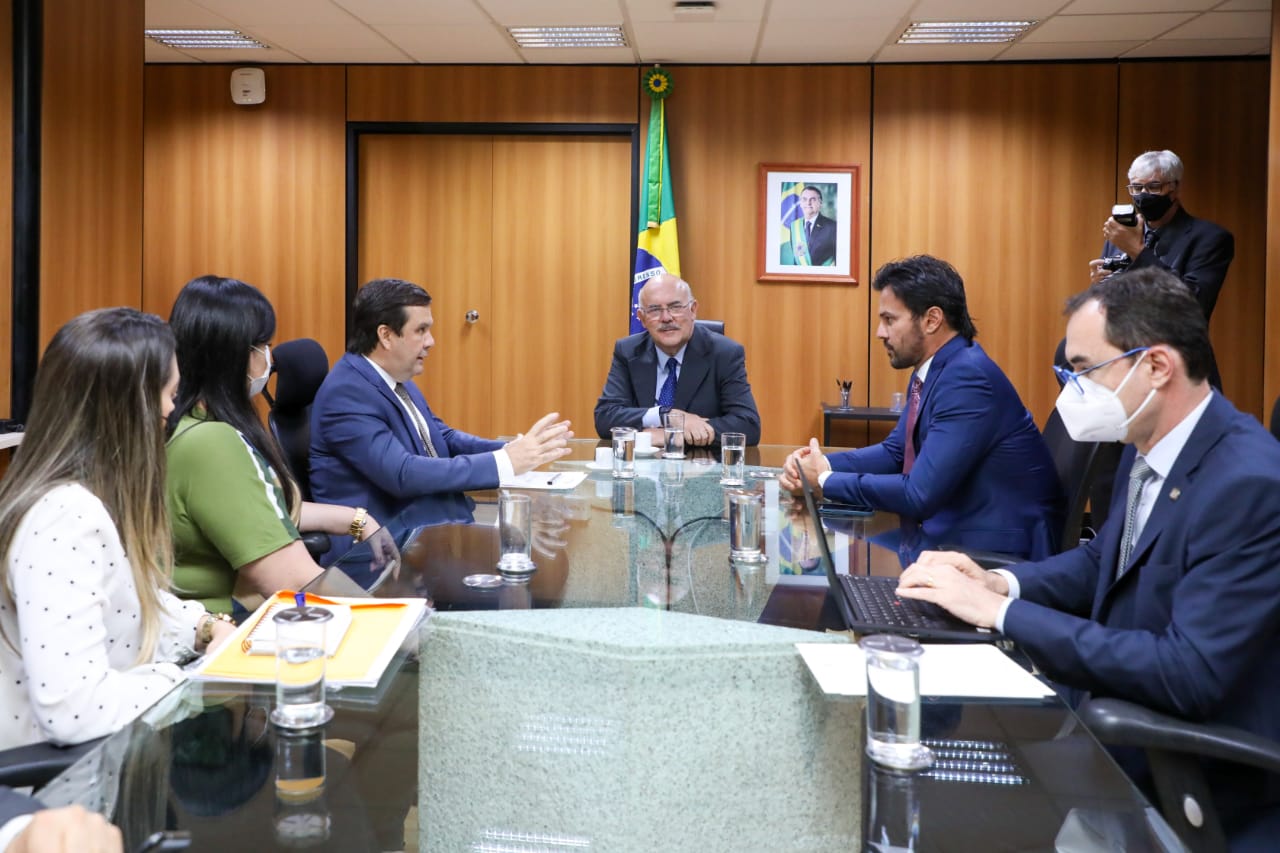 Galeno solicita instalação do curso de Medicina na UFERSA de Pau dos Ferros ao ministro da Educação