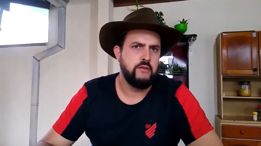 Mesmo com mandado de prisão, advogado diz que bolsonarista não se entregará até o dia 7 de setembro