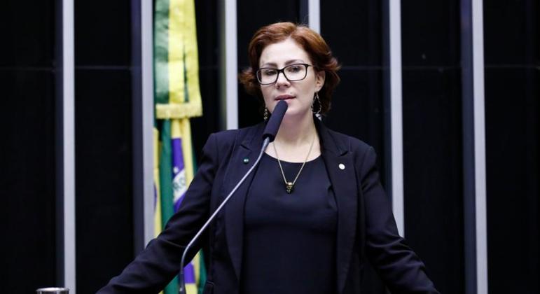 Carla Zambelli é intimada a depor à PF sobre atos antidemocráticos