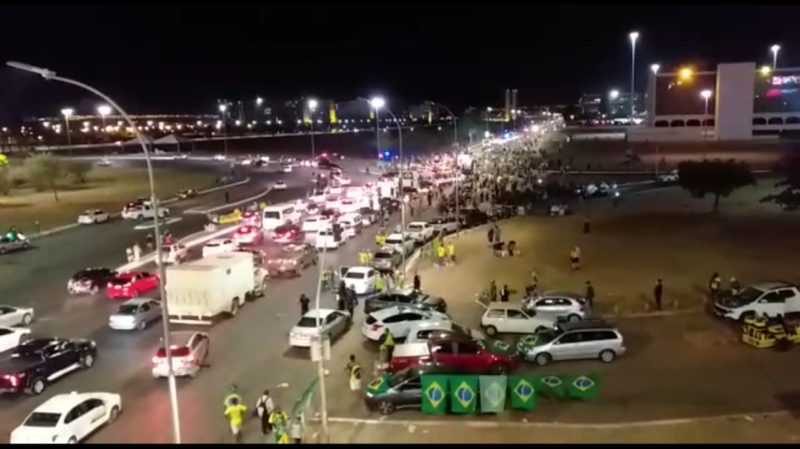 VÍDEO: Milhares de apoiadores de Bolsonaro já ocupam a Esplanada, em Brasília; assista