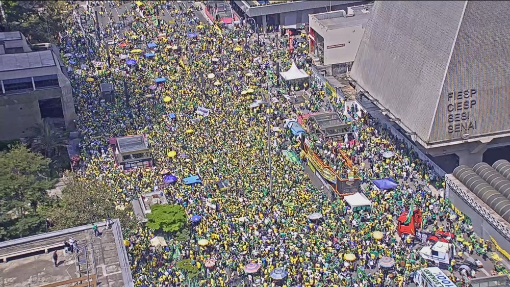 Multidão ocupa Av. Paulista a favor de Bolsonaro