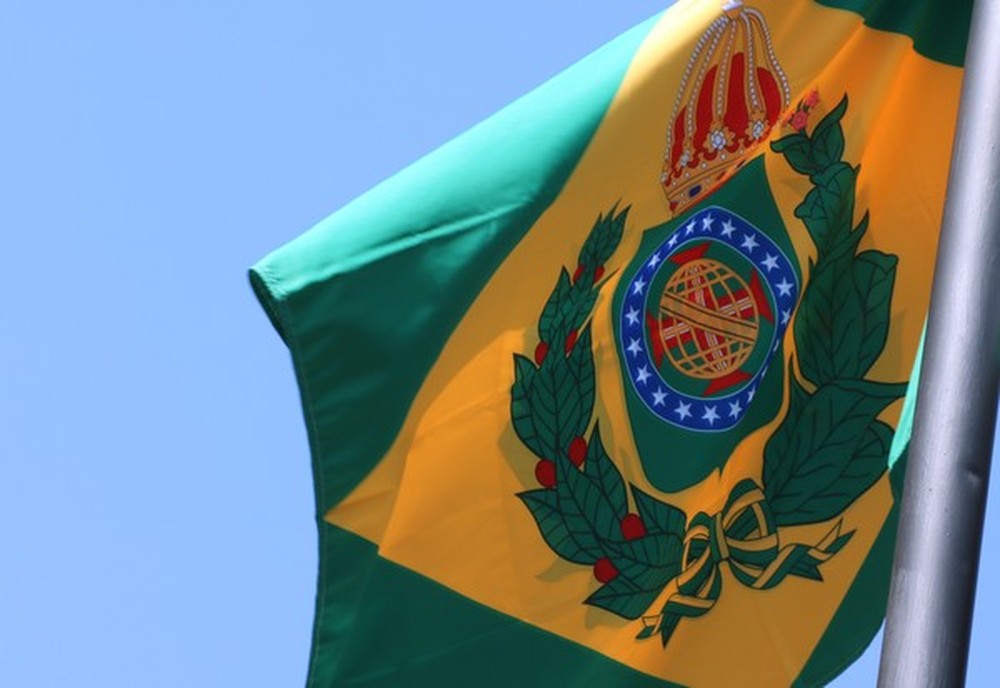 Ministro manda TJ retirar bandeira do Império hasteada em 'homenagem à Independência'