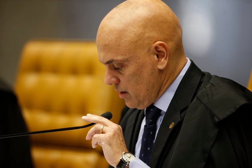 Moraes revoga medidas contra bolsonaristas e abre novo inquérito