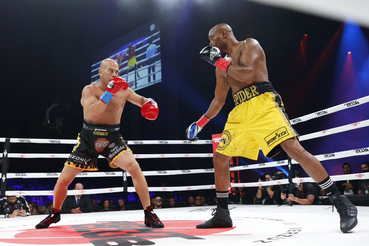 No boxe, Anderson Silva derrota outra lenda do MMA com um nocaute; assista