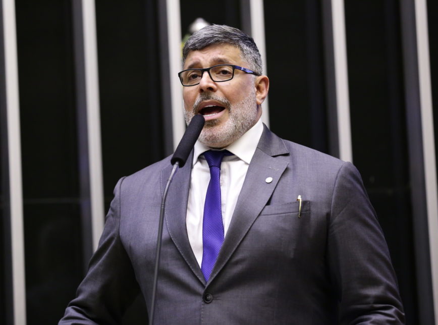 Deputado desconfia de fraude e protocola pedido de CPI para investigar facada em Bolsonaro