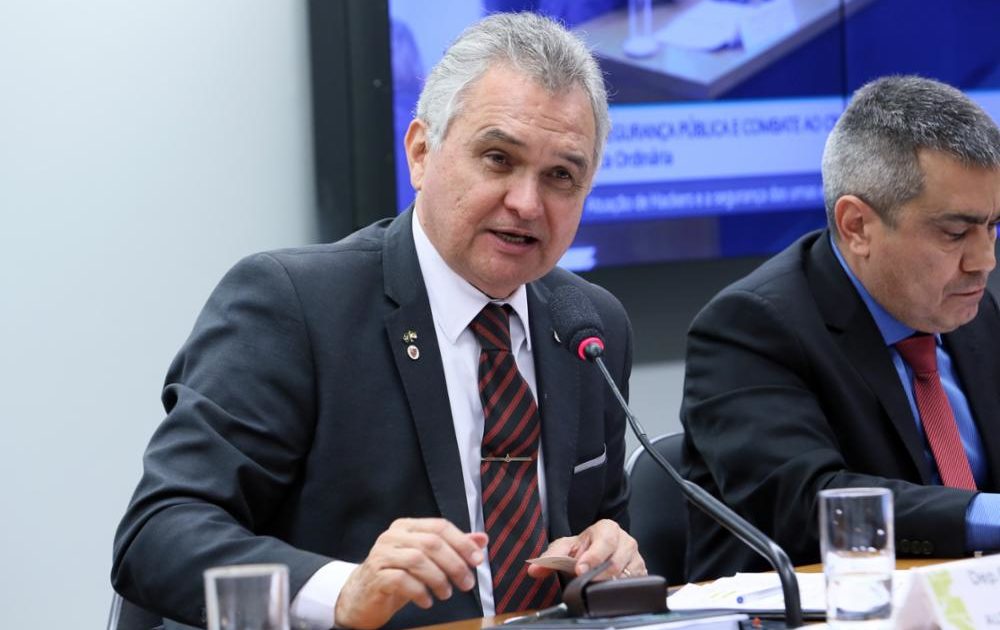 Girao rebate Fátima: “Sensacionalismo foram as mortes que não tiveram direito a respiradores?”