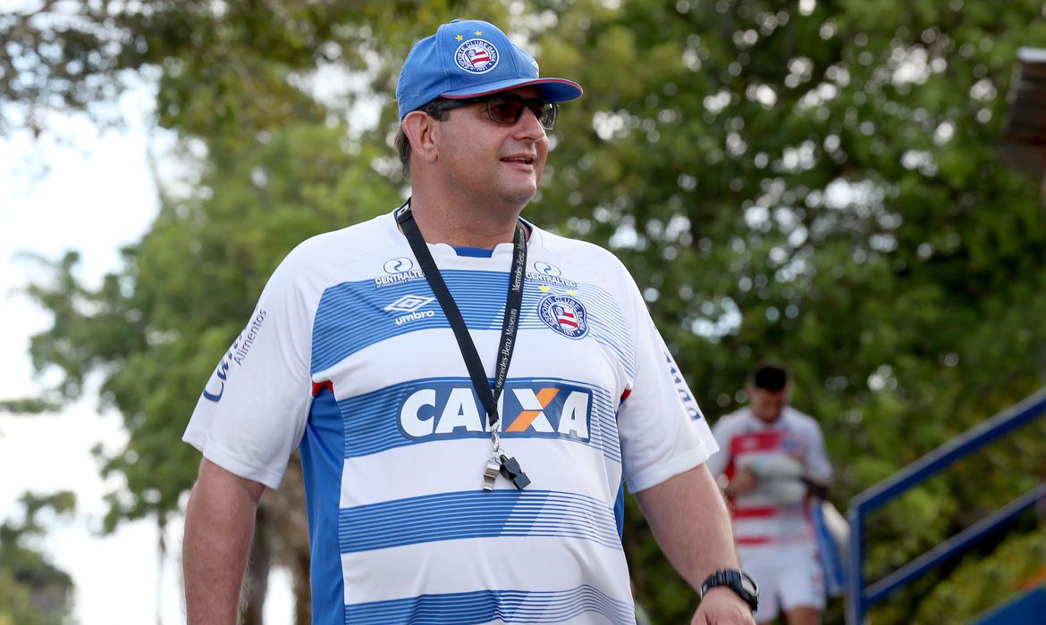 Bahia acerta com o técnico Guto Ferreira