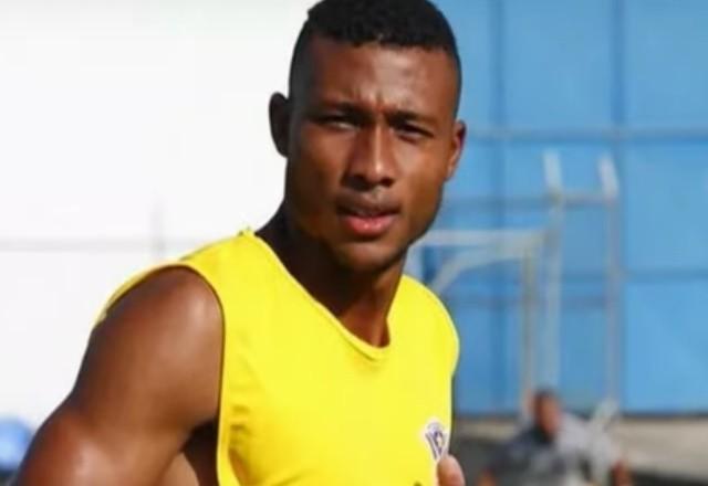 Jogador de futebol é encontrado morto em matagal no RJ
