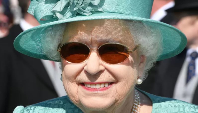 Rainha Elizabeth tem túnel secreto que liga palácio a bar favorito da realeza