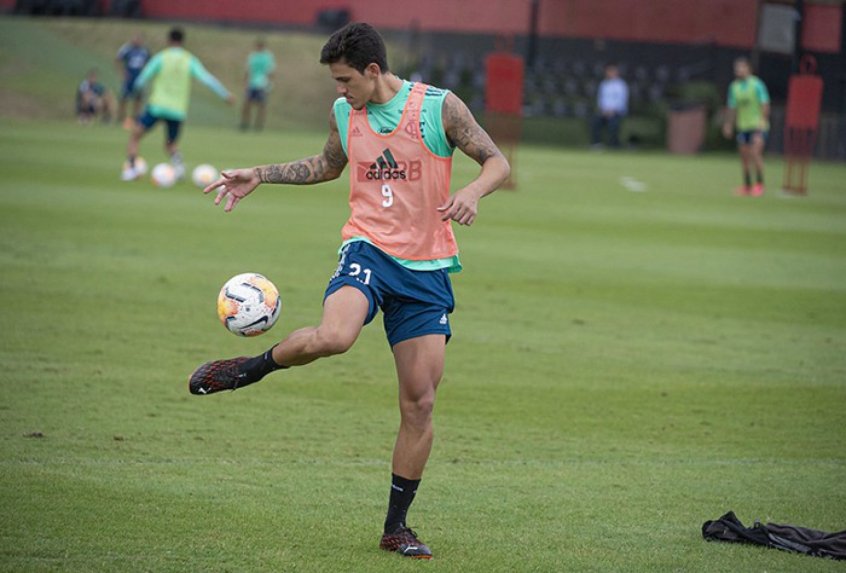 Craque do Flamengo sofre lesão no menisco e vai passar por cirurgia