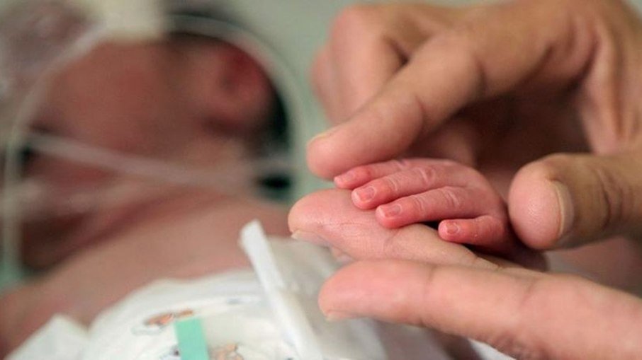 DNA comprova troca de bebês em maternidade há 7 anos