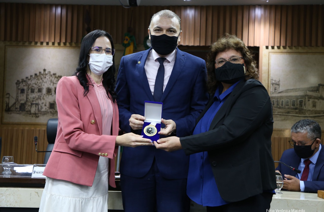 Câmara de Natal homenageia lideranças evangélicas com Comenda Martinho Lutero