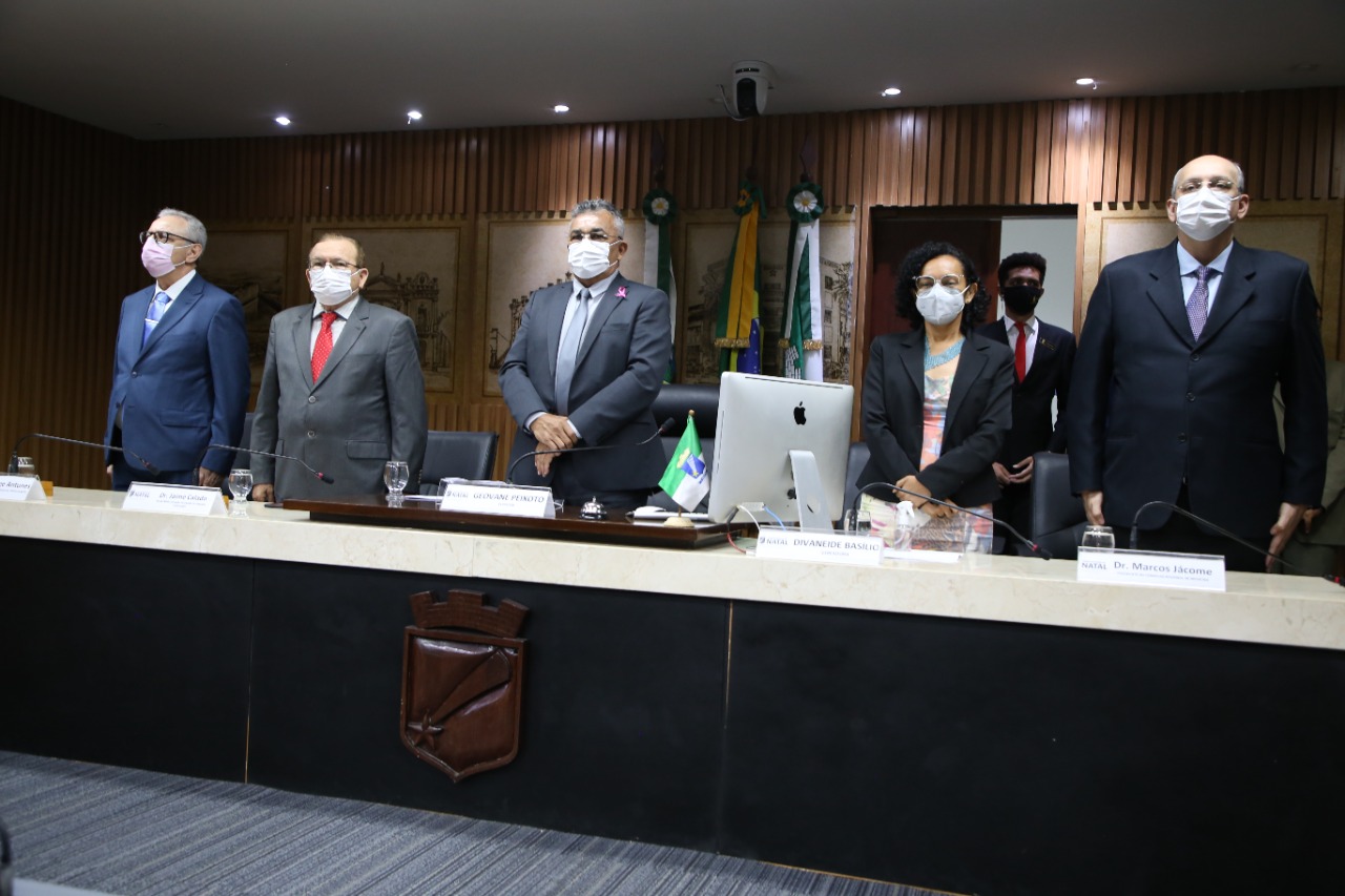 Câmara Municipal de Natal entrega Comenda Ruy Pereira a profissionais de saúde