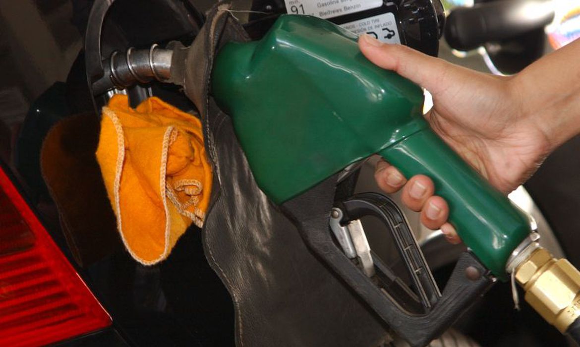 Estados congelam ICMS sobre preço de combustíveis por 90 dias