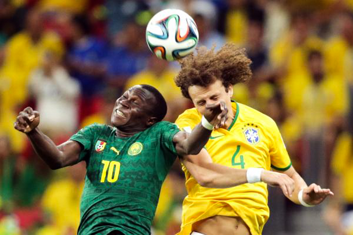 Estudo mostra que “cabecear a bola” pode causar doença em jogadores de futebol