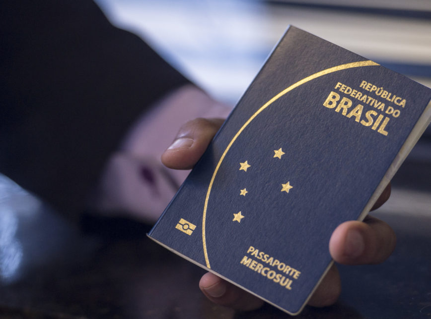 EUA reabrem para brasileiros, mas fila por visto pode demorar até 500 dias