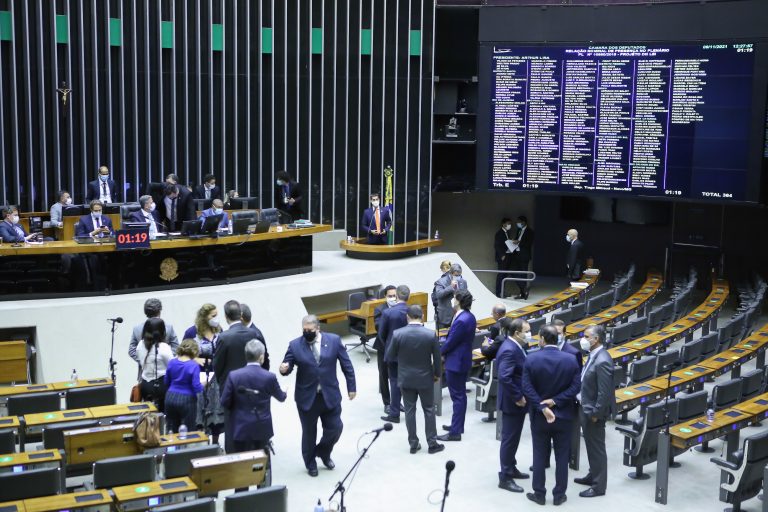 Câmara aprova em 2º turno PEC dos Precatórios, projeto que viabilizará o Auxílio Brasil