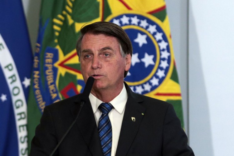 Bolsonaro embarca para viagem de uma semana por três países árabes em busca de investimentos