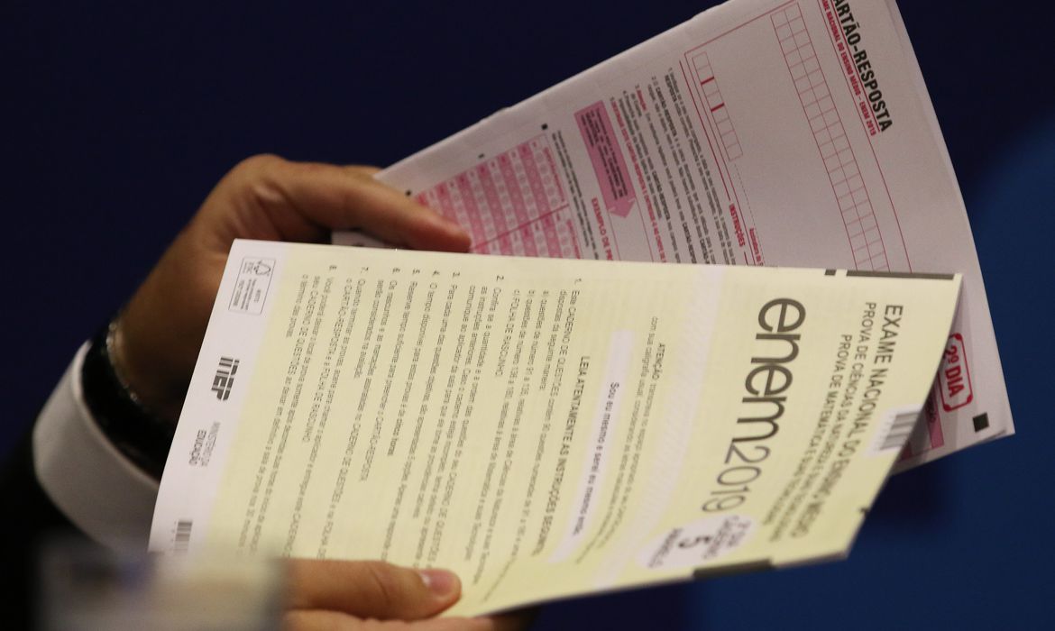 Enem começa a ser aplicado amanhã em todo o país; veja o que é necessário levar