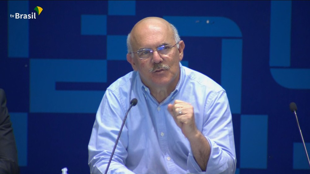Se tivesse interferência no Enem, algumas perguntas não estariam ali, diz ministro