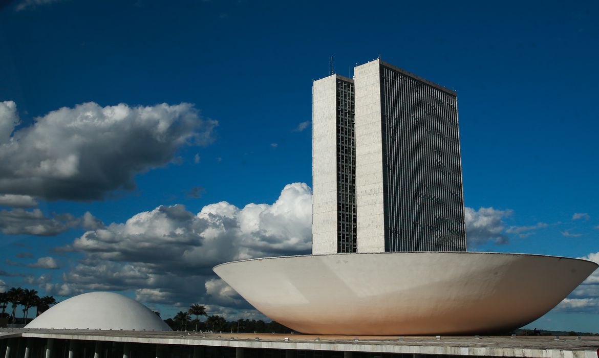 CCJ da Câmara aprova PEC que reduz aposentadoria compulsória no STF de 75 para 70 anos