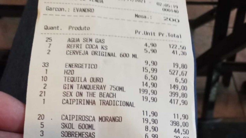 Homem finge ser jogador de futebol em bar e tenta sair sem pagar conta de R$ 4 mil